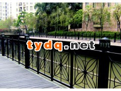 别墅铁艺栏杆，高端铁艺护栏定做图2